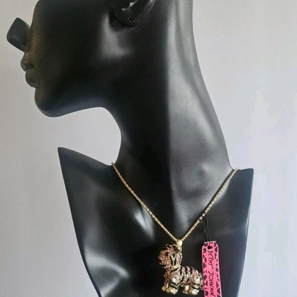 Betsey Johnson Black Enamel&Gold tone 3D Tiger Pendant On Goldtone Necklace 24" - Picture 3 of 3